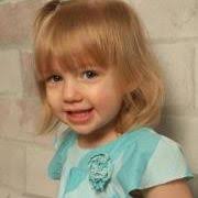 Melissa Klinedinst's Instagram, Twitter & Facebook