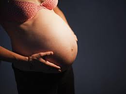 Zwillinge wiegen bei der geburt durchschnittlich um die 2800 gramm. Hochschwanger Mit Zwillingen Kann Ein Zu Praller Babybauch Gefahrlich Werden Kolner Stadt Anzeiger