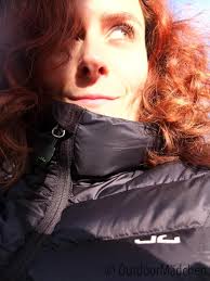 Sch?ne sehr warme jacke mit kaputze.wurde bereits draussen im regen getestet.alles ok.sch?nes design.praktische innentasche.orange zipper sehen sch?n aus. Die Daunenjacke Diana Von Jeff Green Macht Warm Und Halt Warm Outdoormadchen
