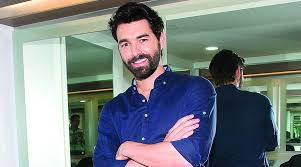 Pena campos gonzalo has 1 employees at this location and generates. A Gonzalo Pena Una Juliantina Lo Bateo Por Primera Vez Tvynovelas Mexico