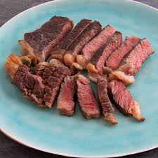 Place 1/2 tbsp of butter on each steak and cook uncovered in the oven at 400 degrees fahrenheit for 8 minutes. Easy Steak Ribeye 300 G 1 Steak Gelingsischeres Ribeye Steak Kaufen