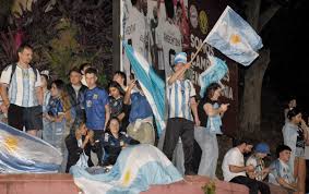 Misiones festej� a lo grande: miles de hinchas coparon plazas, avenidas y Costaneras tras el pase de Argentina a la final https://t.co/NJmHeKjlxO