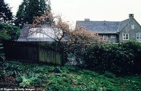 Topics or comments concerning conspiracy theories related to the death of kurt cobain are prohibited. Kurt Cobain And Courtney Love S Former Seattle Home Is On The Market For 7 5million Daily Mail Online
