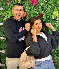 انا اسمي عماد وساحكي لكم بالتفصيل كيف نكت ماما بعدما شفتها تنتاك من جارنا. Ù…Ù† Ù‡Ùˆ Ø¹Ù„ÙŠ ØºØ²Ù„Ø§Ù† Ø®Ø·ÙŠØ¨ Ø§Ù„ÙÙ†Ø§Ù†Ø© Ù…Ù†Ø© Ø¹Ø±ÙØ© Ù…Ø¬Ù„Ø© Ø§Ù„Ø¬Ù…ÙŠÙ„Ø©
