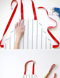 Mit Ein Bisschen Hexerei Kannst Du Aus Einem Elly Geschirrtuch Eine Schurze Machen Damit Dein Kind Dir Beim Kochen Helfen Kann Ohne Sich Einzusauen In 2020 Ikea Ikea Diy Ikea Upgrades