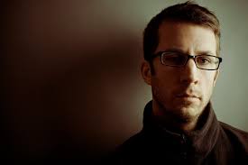 19 Emotive Images Using Negative Space