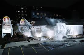 The official facebook page of burger king usa. Best Of 2016 No 10 Print Ooh Design Burger King Tries To Scare Customers By Dressing Up As Mcdonald S For Halloween Ad Age