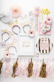 9 Bachelorette Party In A Box Options That Take Care Of All The Things Svadebnye Idei Svadba Vozdushnye Shary