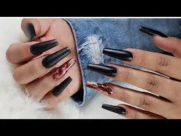 Las uñas acrilicas se forman por la combinación de un polímero en polvo y un liquido especial. Unas Acrilicas Negro Mate Y Diseno Con Tintas Dnd By Lorena Rodriguez Nails