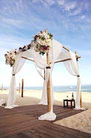18 Stunning Fun Beach Wedding Decorations Ideas Upacara Perkawinan Ide Perkawinan Latar Belakang Pernikahan