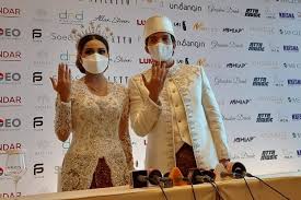 Hak asuh kedua anak ini jatuh kepada anang hermansyah. Vit8 Wfdxyvrom
