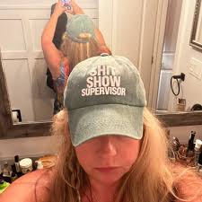 I made my own penny floor in my foyer room. Swipe through to see progress  pics. @thekatvond #pennyfloor #pennytile #pennies