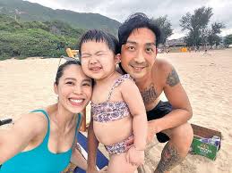 激罕全家福李元元曬招牌凸腩搶爸爸鏡