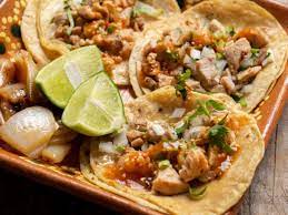 Tacos de pescado zarandeado con pico de gallo. Salsa Roja De Ajonjoli Chiles Y Aceite Para Tacos De Suadero