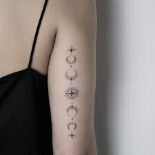 517 Curtidas 6 Comentarios Reh Ink No Instagram Moon Phase For Giulia Moon Tattoo Designs Moon Phases Tattoo Simple Sternum Tattoo