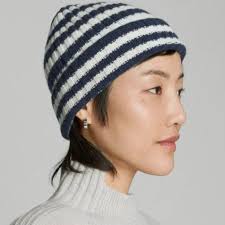 NWT Everlane The Cashmere Beanie Hat in Navy/Bone