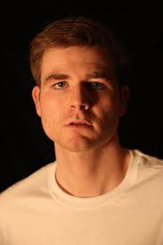 Happy #headshotsunday! I'm a London based actor that's looking to work in  any upcoming projects, whether that be short films, student films etc in  order to build up my portfolio. I am