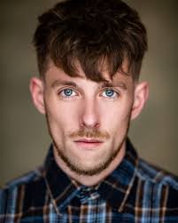 I didn't want next year's resolutions to include my first professional  headshot, so I did it just in time. Big thanks to @ballet_sweat_n_tears who  made the session so accessible and was a