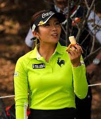 ボード golf outfits women のピン