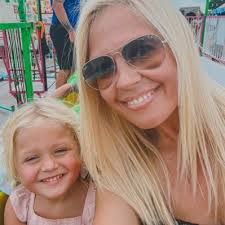 Lindsay O'Brien (@Linbro3084)