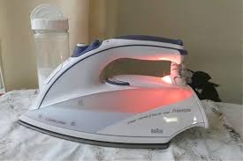 чем очистить подошву утюга от нагара в домашних условиях Kak Pochistit Utyug V Domashnih Usloviyah 10 Super Sredstv Foto Video V 2020 G Utyugi Uborka Doma Chistyj Utyug