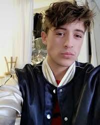 In de maand december werd het echter steeds duidelijker en kreeg ik de vraag in de barbershop van klanten steeds vaker. 76 Ideeen Over Lil Kleine Rappers Beroemdheden Knappe Jongens