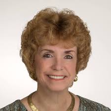 Learn how to make your own coffee table to enhance a boho #interiordesign  style. #DIYtips