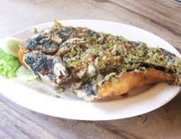 Ikan (saya pakai ikan pogut, ngehabisin stock)•ketumbar•garam•jahe bubuk•perasan jeruk lemon untuk marinasi ikan ikan belanak goreng bumbu pedas manis & gurih. Ikan Patin Goreng Plus Sambal Yang Pedas Menggigit Untuk Santap Malam