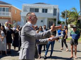 House prices are being driven higher by low interest rates, and interest rates are set to stay low or fall further over the coming year. Sydney Home Prices Expected To Grow Again In 2021 But Inner City Unit Market Will Struggle Realestate Com Au