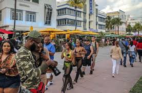 The city of miami beach has been recognized and selected by bloomberg philanthropies as one of 35 champion cities in the 2018 mayor's challenge! Spring Break In Florida Miami Beach Ruft Notstand Wegen Massenansturm Aus Panorama Stuttgarter Nachrichten