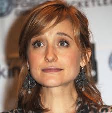 Allison christin mack (born july 29, 1982) is an american actress known for her roles as chloe sullivan on the wb/cw series smallville and as amanda on the fx series wilfred. Smallville S Allison Mack Arrested For Role In Sex Cult