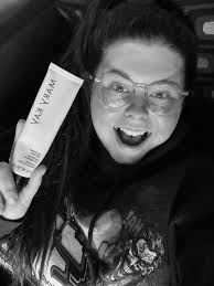 Have you something that treats dry skin and is okay for eczema too .. so  hard to find just the one that is not greasy