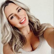 Dana Stephenson's Instagram, Twitter & Facebook