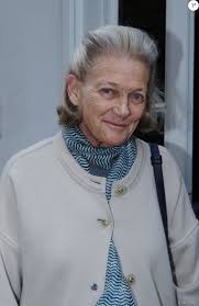 Elisabeth badinter is the acclaimed author of three seminal works on feminism—the myth of motherhood, wrong turn, and masculine identity—which have been translated into fifteen languages. Exclusif Elisabeth Badinter Vernissage De L Exposition Photographique De Nicolas Rachline Petit Fils De Marcel Bleustein Blanchet Et Dieu Crea La Ponche A Purepeople