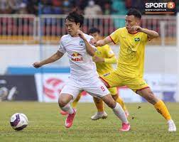 Vpf media | tại vòng 26 v.league 2019, chủ nhà quảng nam và slna đã cống hiến một trận đấu đôi công hấp dẫn. Cáº§u Thá»§ Slna Pháº£n á»©ng Cá»±c Gáº¯t Vi Nháº­n Tháº» Ä'á» Sau Pha Pháº¡m Lá»—i VÄƒn Toan