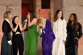 Debbie ocean gathers a crew to attempt an impossible heist at new york city's yearly met gala. Pin On Sb