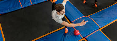 Sky Zone Parque De Trampolines En Guatemala Fiestas De Cumpleanos Eventos Corporativos Fiestas Infantiles Actividades Divertidas Dentro De La Ciudad