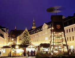 Diese tradition führen inzwischen evangelische und katholische familien gleichermaßen durch. Die 10 Schonsten Weihnachtsmarkte In Sachsen