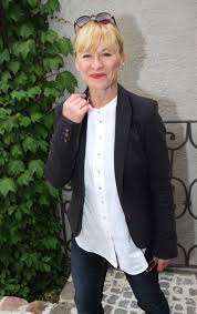 She is an actress, known for svetlu vstríc (2018), changes (2013) and comeback (2008). Batulkova Slavi 60 Stihla Zarit V Serialech I Zfackovat Kolegyni Ktera Ji Svedla Manzela Blesk Cz
