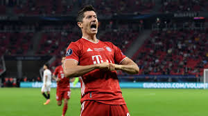 May 31, 2021 · just over a week after breaking gerd muller's bundesliga scoring record for bayern munich, robert lewandowski joined up with the polish national team in opalencia in nowy tomyśl county, poland for their training camp ahead of the european championships. Fc Bayern Lewandowski Bekommt Doku Und Den Ballon D Or