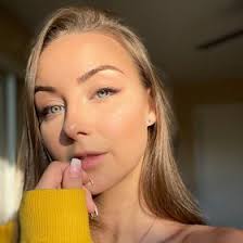 Marisa Cooley (queencoolsville)