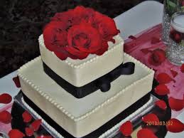 Black And White Wedding Cakes With Red Roses Pin By Nancy S Fancy S Cakes Cateri On Wedding Cakes I Decorated Buttercream Wedding Cake Square Wedding Cakes Wedding Cake Red