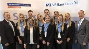 Scherenschnittartige elemente auf einer groben. Abschlussprufung Erfolgreich Abgelegt Vr Bank Lahn Dill