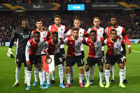 Minister cora van nieuwenhuizen (infrastructuur en waterstaat) is te gast om te praten over het steunpakket van 3,4 miljard euro. Niederlandische Minister Streamen Europa League Spiel Wahrend Parlamentsdebatte