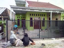 Pagar rumah adalah salah satu komponen eksterior yang berhubungan dengan nilai estetika serta keamanan pemilik hunian. Pagar Rumah Minimalis Besi Holo Galvanis Konstruksi Dan Taman 538377487