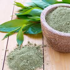 Les colorations végétales naturelles peuvent être efficaces pour colorer les cheveux blancs, dans certaines le henné colorant est également un soin pour les cheveux. Masquer Les Cheveux Blancs Avec Une Coloration Vegetale C Est Possible