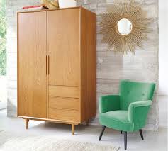 Jual lemari pakaian minimalis 6 pintu model lemari pakaian yang satu ini memiliki 6 pintu dengan 2 pintu di sebelah kanan dan kiri tertupup kayu dan 2 buah pintu. 18 Inspirasi Desain Lemari Pakaian Semua Pilihan Desain Tersedia Lengkap Rumah123 Com