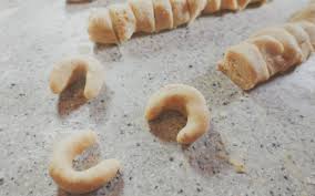 Jun 01, 2021 · these wonderful cookies, inspired by the austrian torte, require a bit of extra effort to make and assemble, but the delight on the faces of family and friends when i serve them makes it all worthwhile. Vanilla Crescents Vanillekipferl Classic Austrian Christmas Cookies Creations Too Yummy