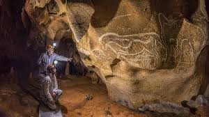 Le hibou, le panneau des chevaux, les. Grotte Chauvet Quand La Realite Virtuelle Temoigne De La Prehistoire Cnews