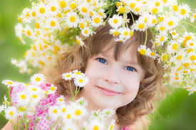 Choose from hundreds of free flower wallpapers. White Daisy Flowers Smile Girl Wreath Child Blue Eyed Hd Wallpaper Wallpaperbetter